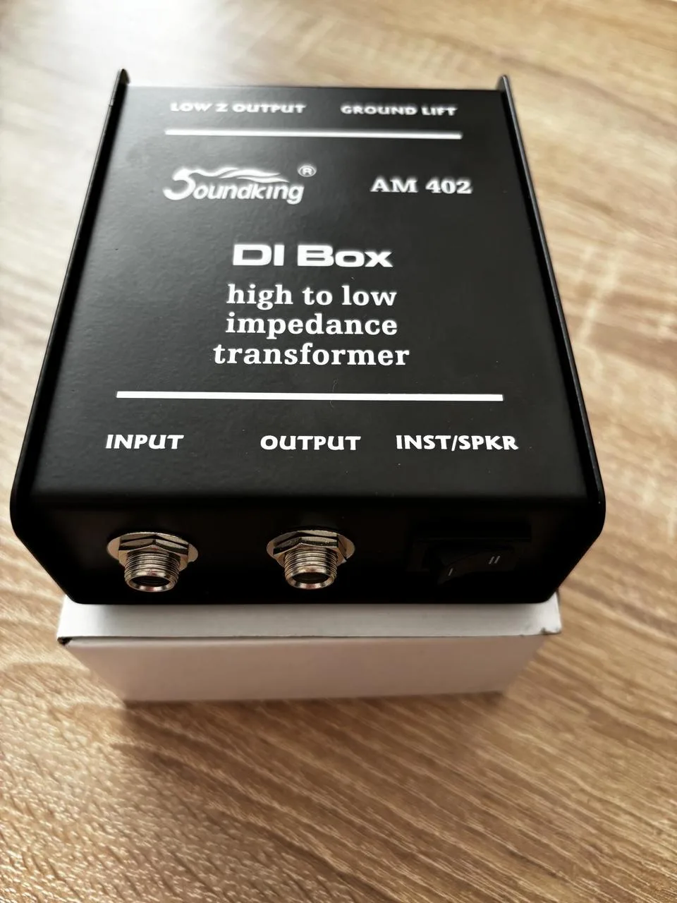DI Box AM402