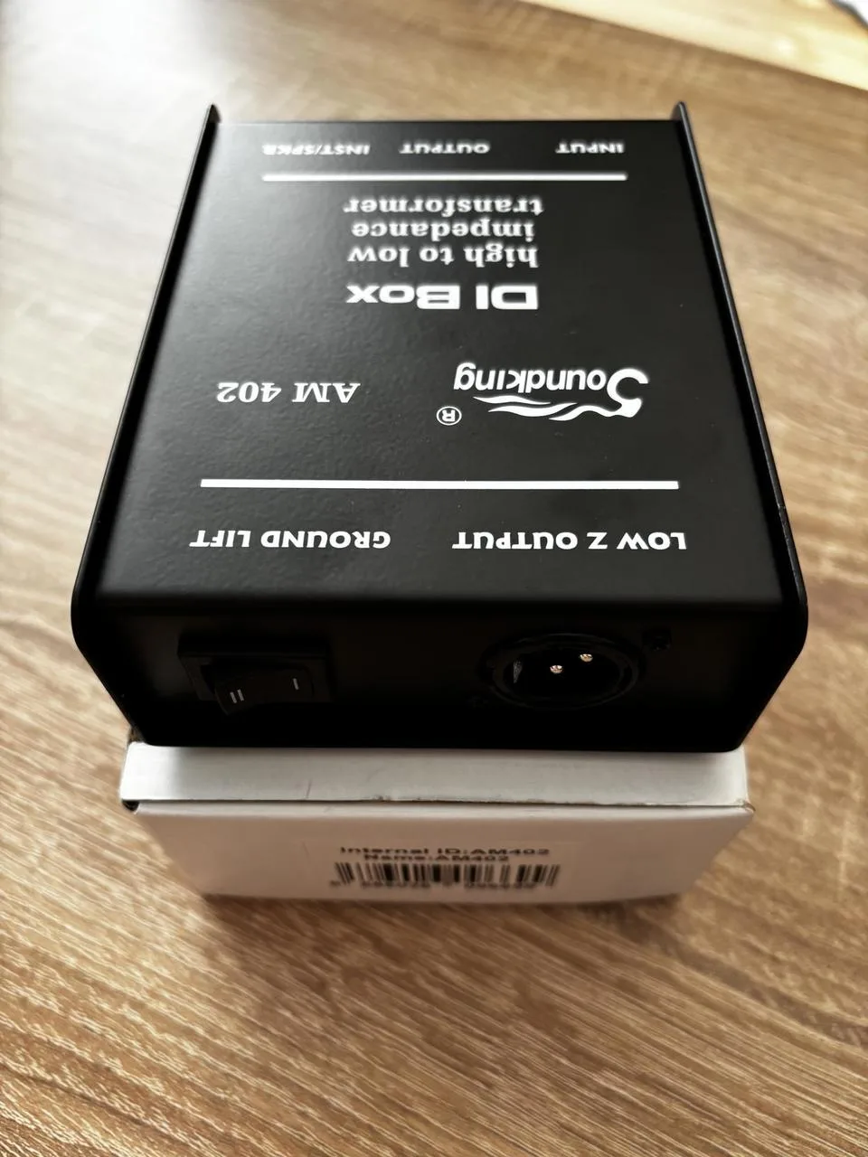 DI Box AM402