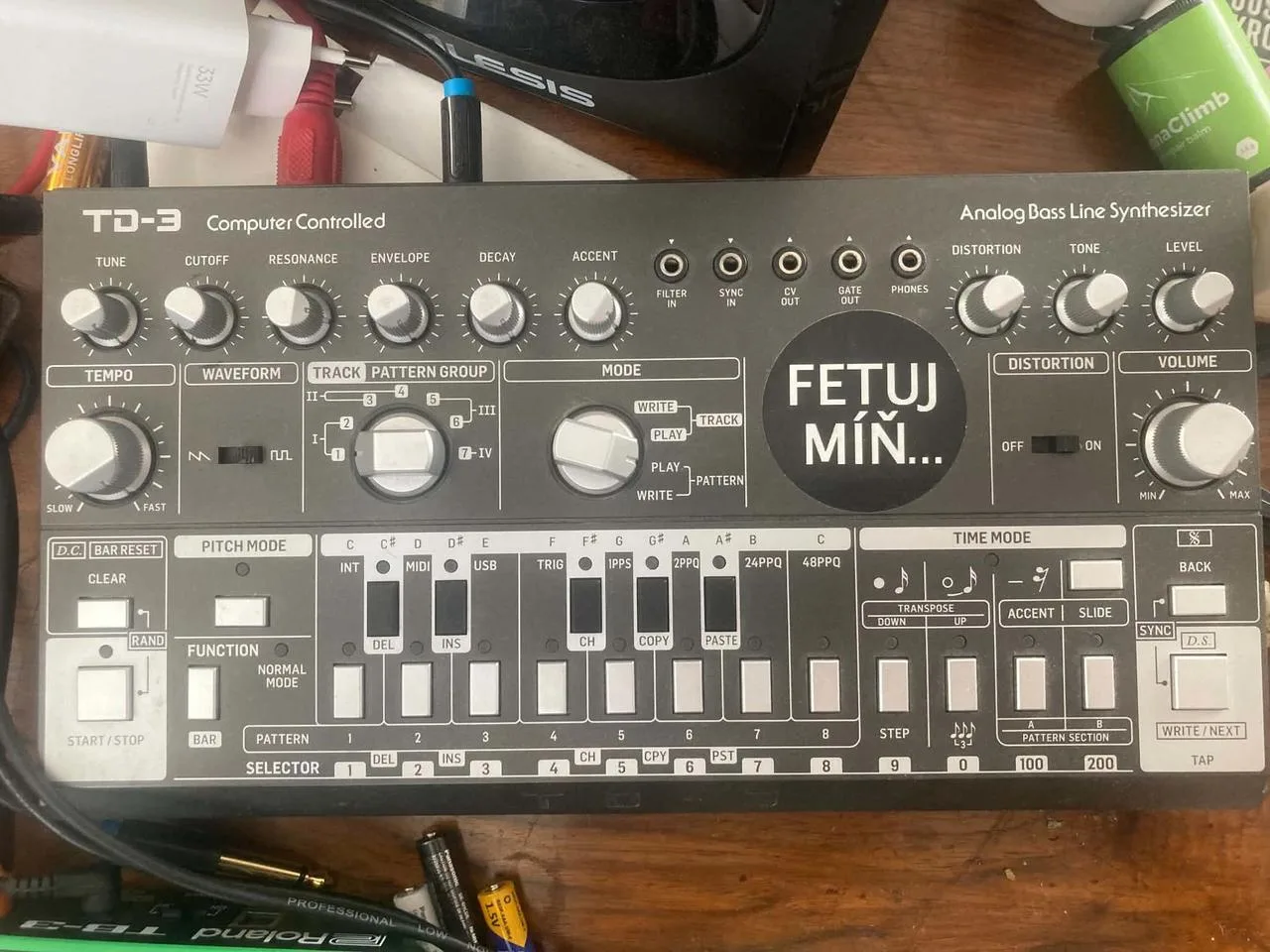 Predám Behringer TD3 s origo adaptérom