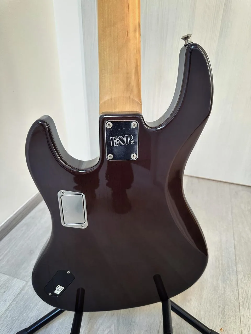 ESP Amaze 5 String, Active, Seymour Duncan Basslines