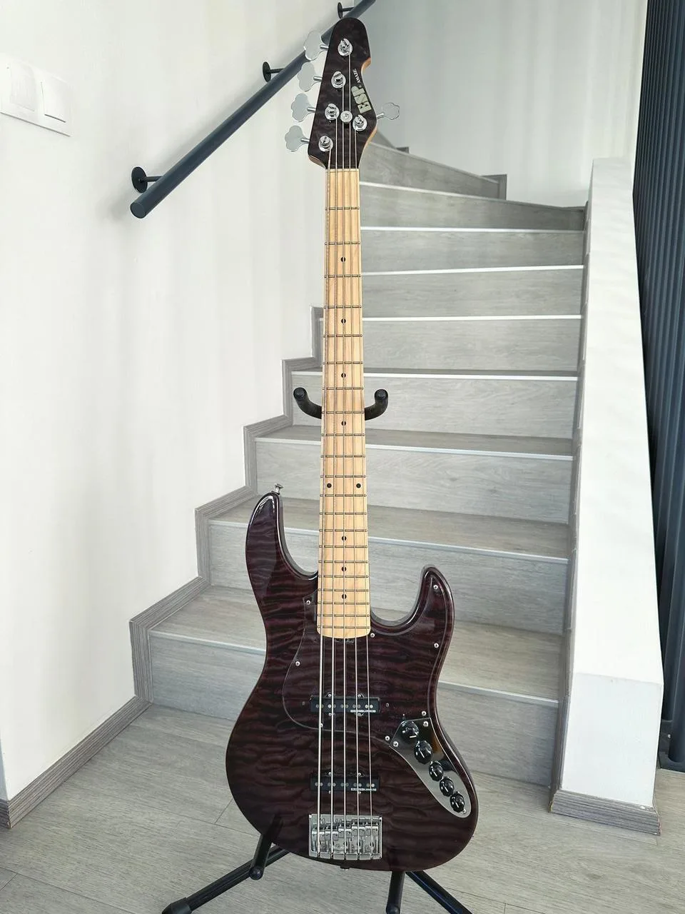 ESP Amaze 5 String, Active, Seymour Duncan Basslines