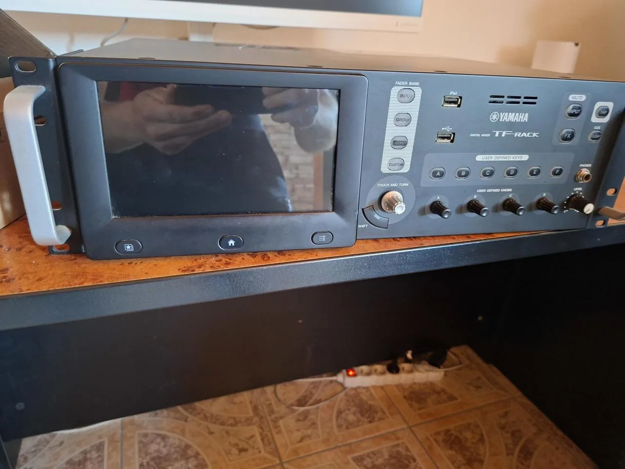 Predám mixpult YAMAHA TF Rack