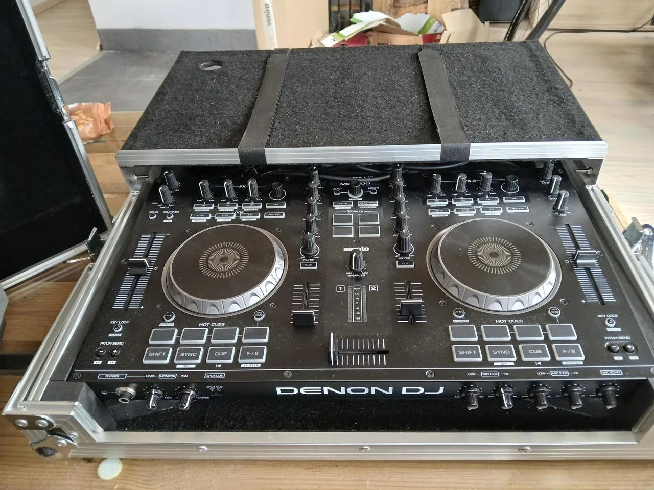 Denon MC4000 + kufr MAGMA