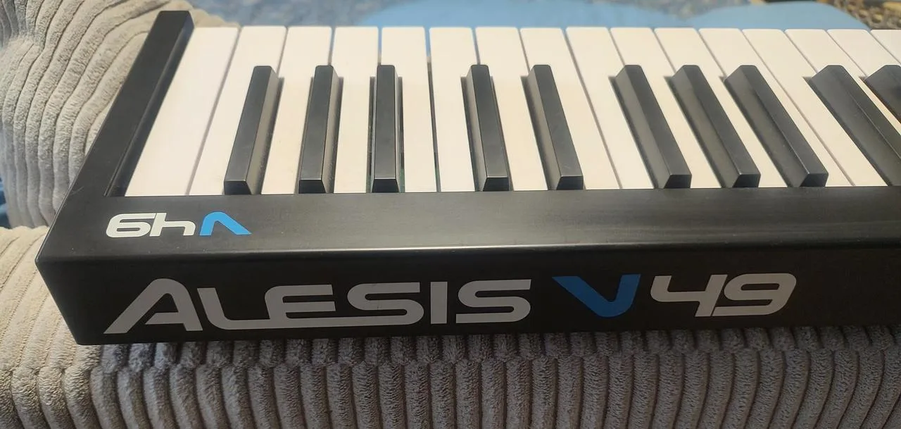 Alesis V49