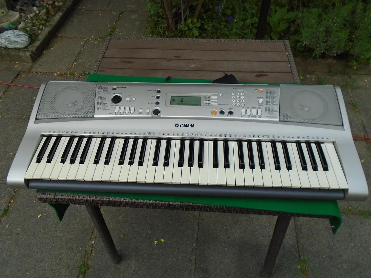 Yamaha digitální klávesy PSR-E313 funkční hrají pěkně