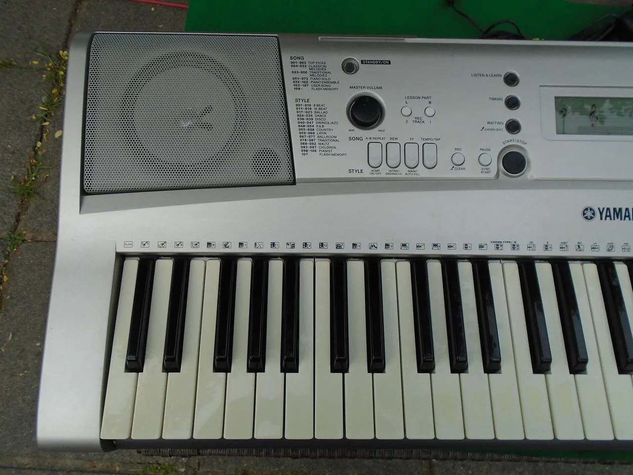 Yamaha digitální klávesy PSR-E313 funkční hrají pěkně