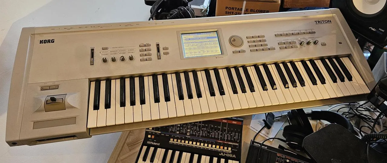 Korg Triton