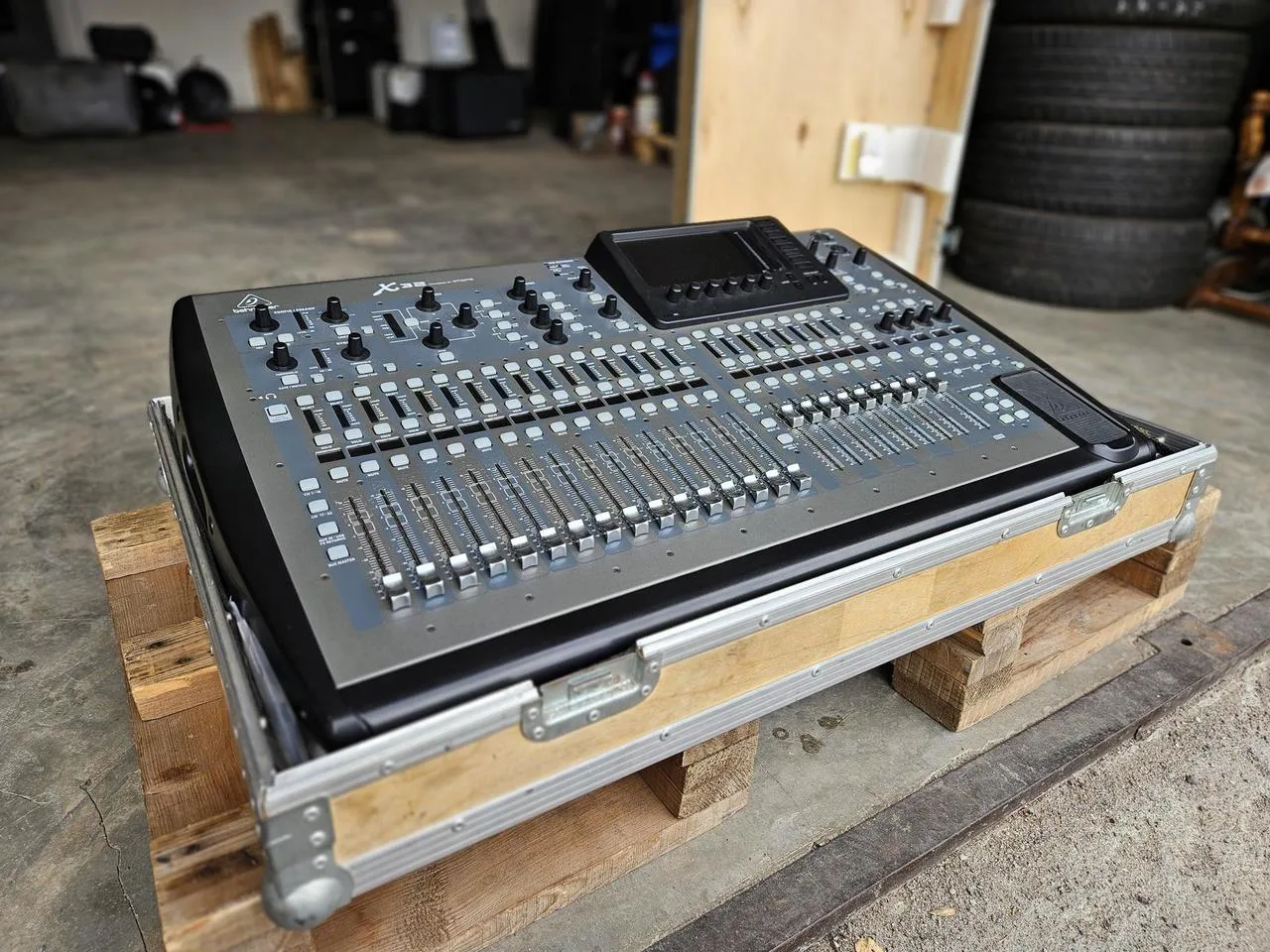 Mixážní pult Behringer X32.
