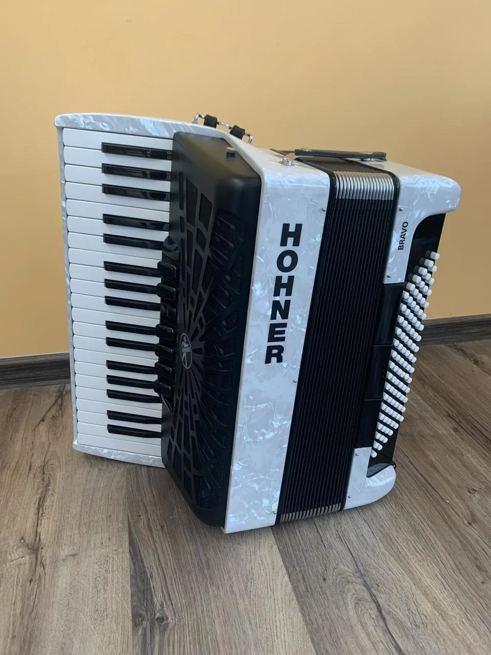 akordeon Hohner Bravo III, 96 basový