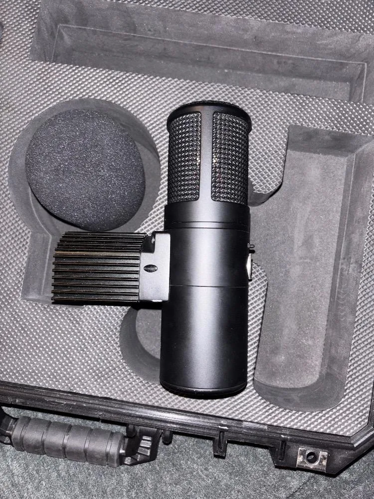 Warm Audio - WA8000