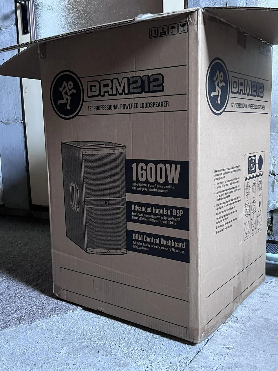 Reprobedny Mackie DRM 212