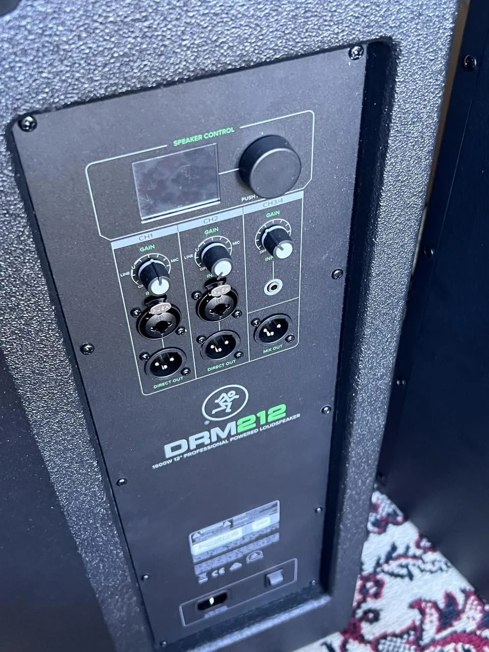 Reprobedny Mackie DRM 212