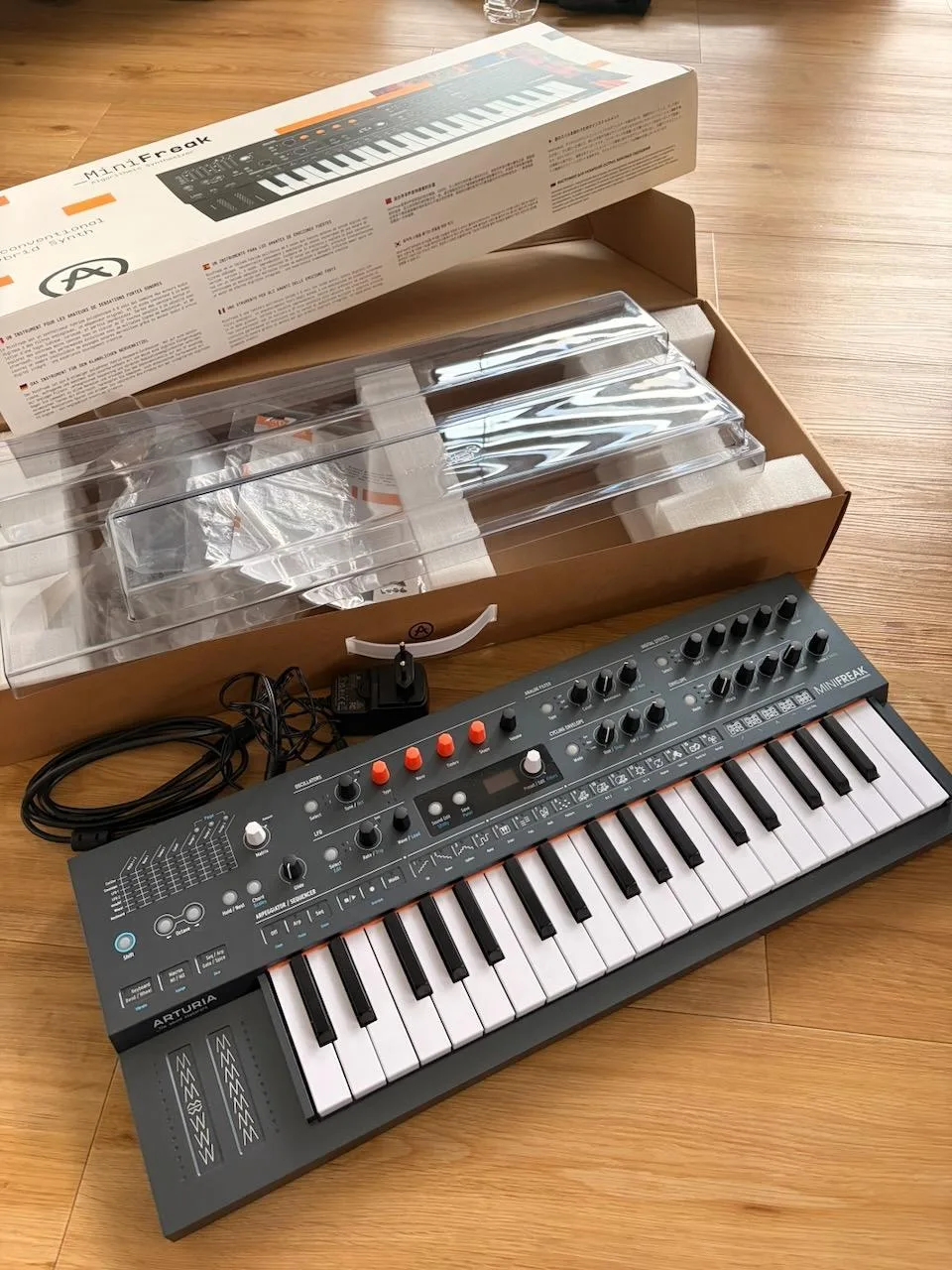 PRODÁNO: Arturia MiniFreak + Decksaver + Vintage Keys Deluxe