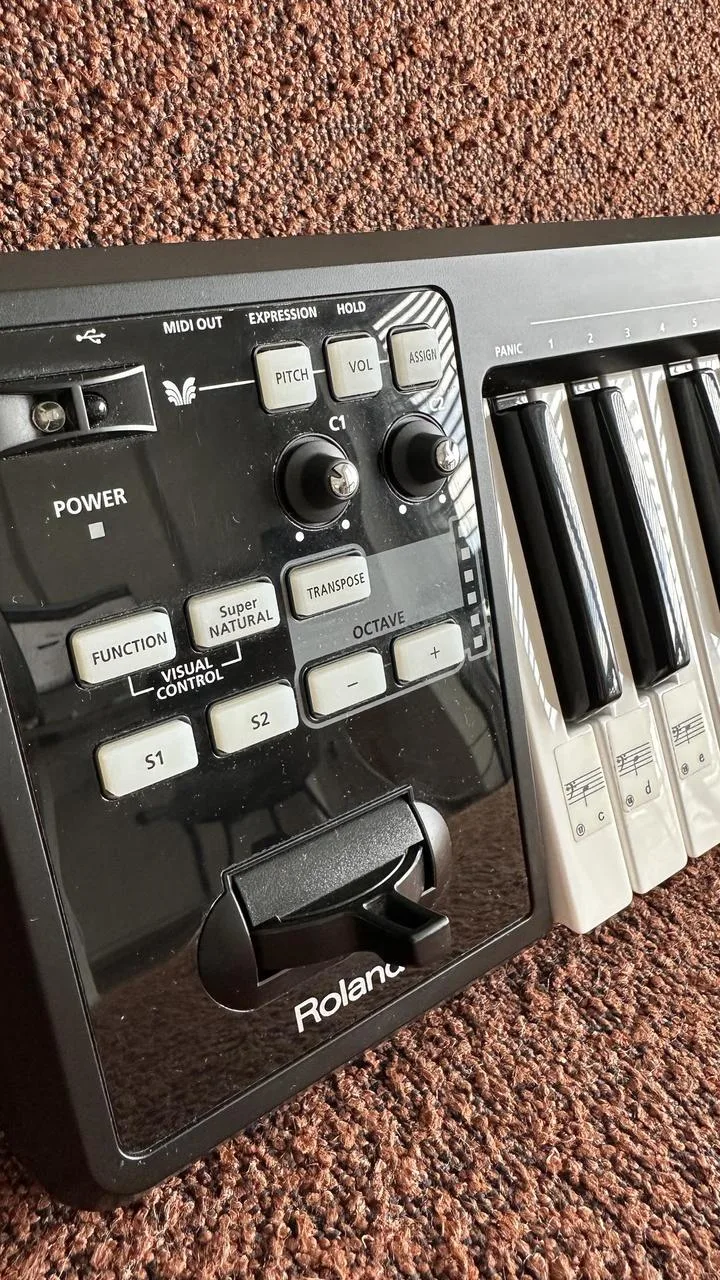 Prodám MIDI klaviaturu Roland A-49