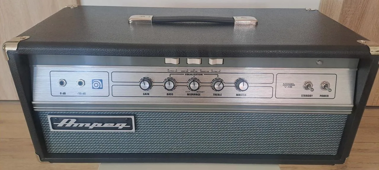 Ampeg V-4B