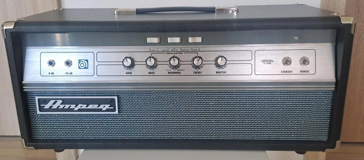 Ampeg V-4B