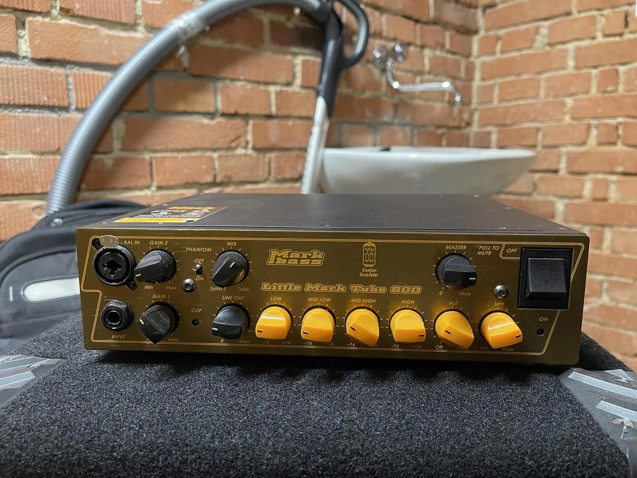 Prodám baskytarový zesilovač Markbass Little Mark Tube 800 –