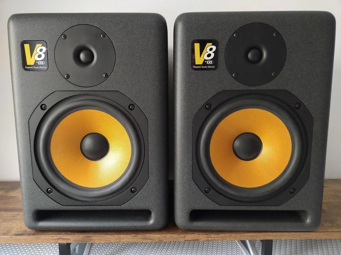 KRK V8 series 1 štúdiové monitory