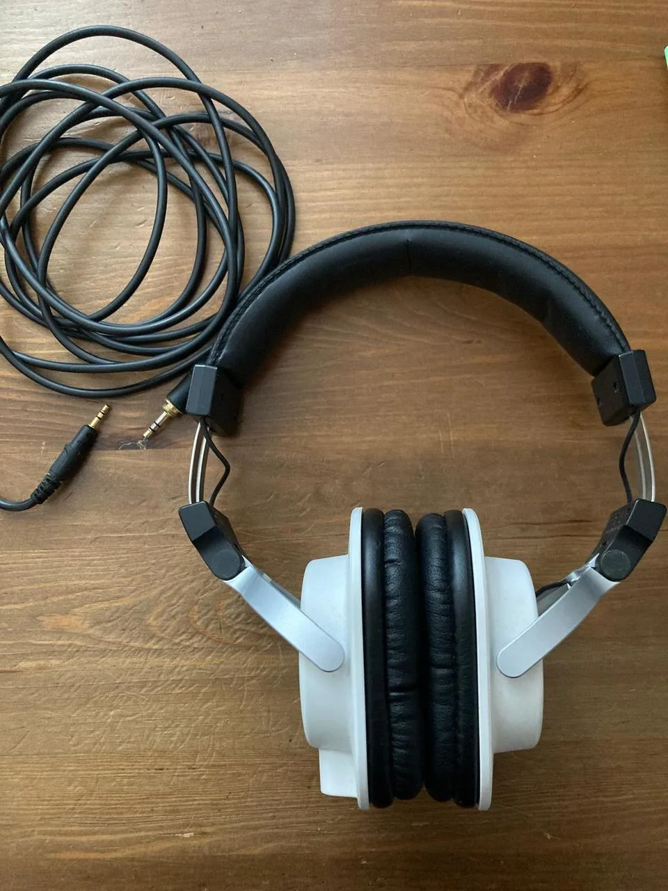 studiová sluchátka Yamaha HPH-MT5W