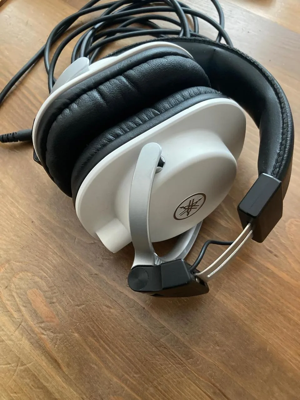studiová sluchátka Yamaha HPH-MT5W