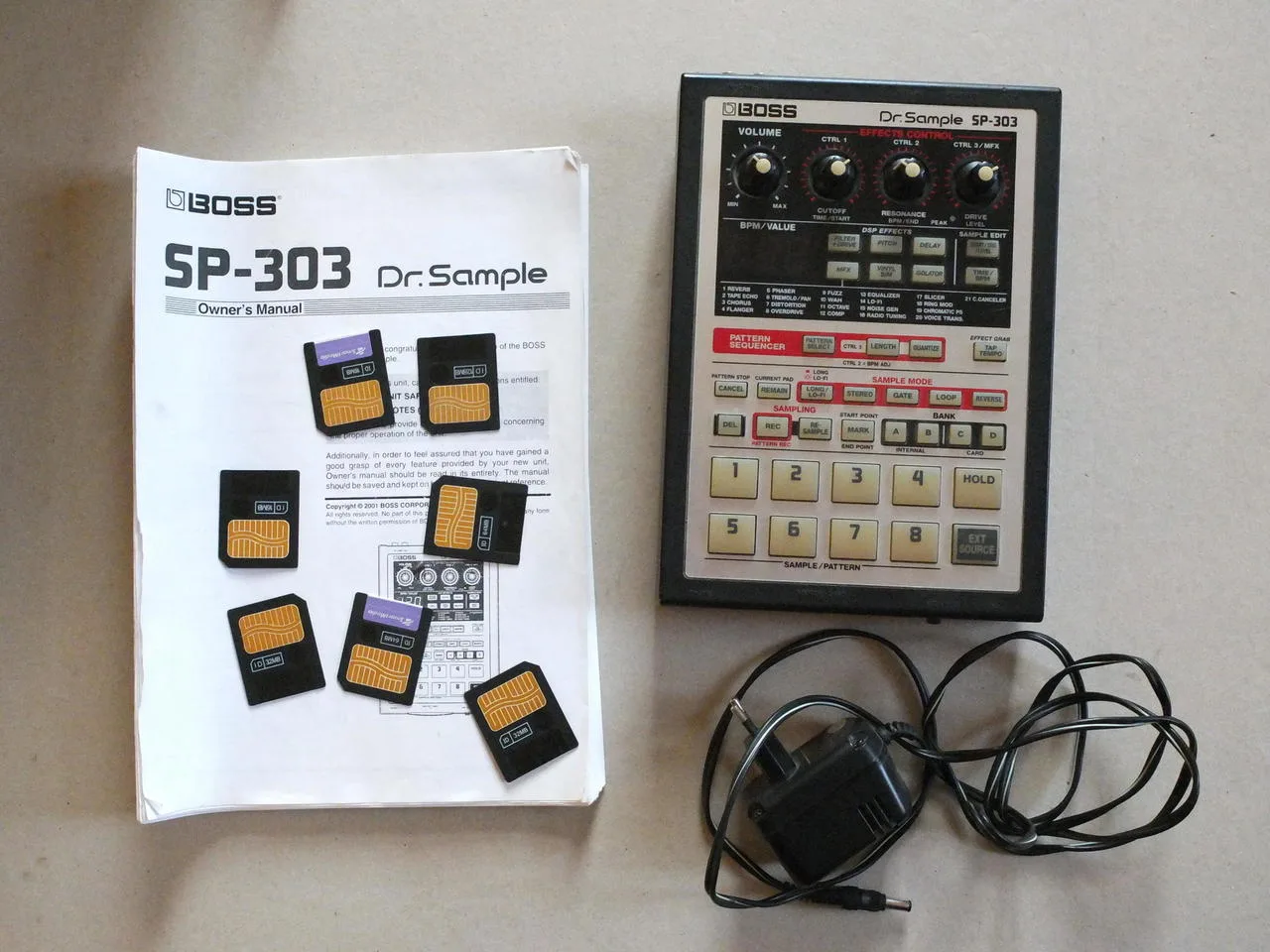 Dr. SAMPLE BOSS SP-303 včetně karet, manuálu atd.