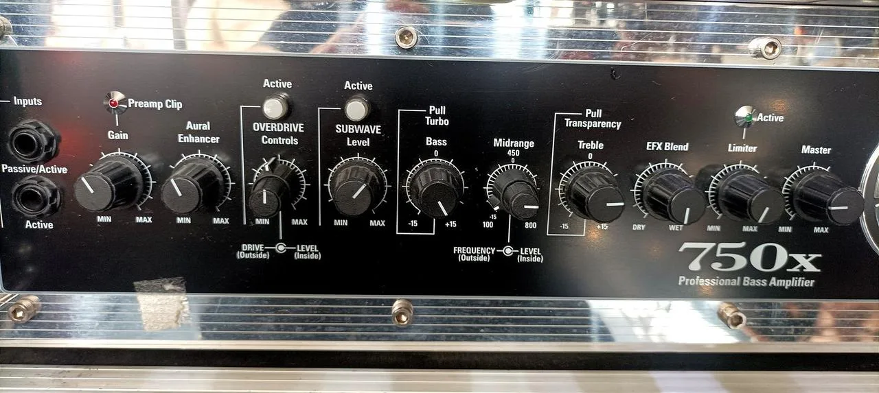 Komplet aparát SWR750X, box Hartke HD410, ladička, rack