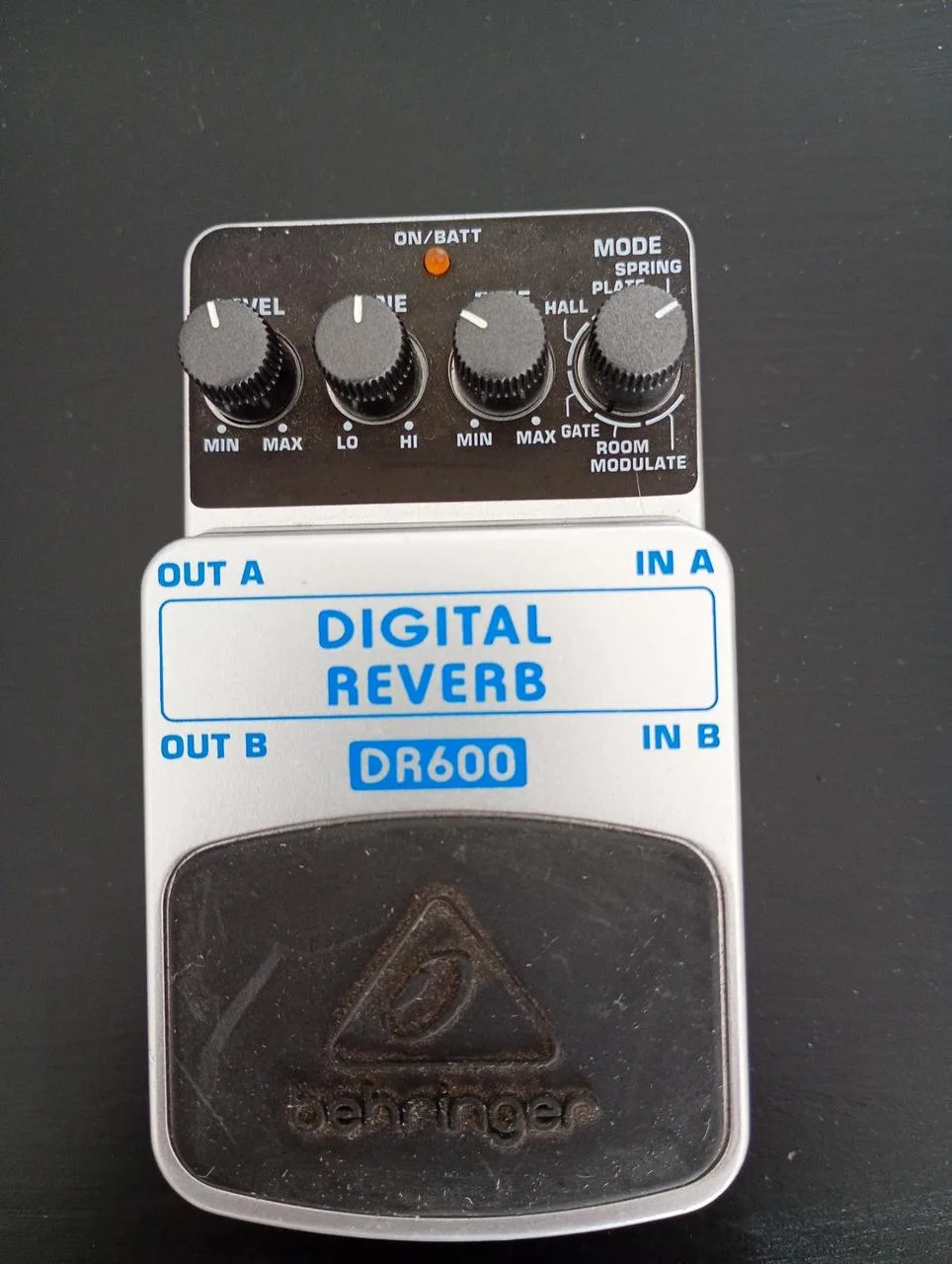 Rozprodej věcí z pedalboardu (delay, zdroj...