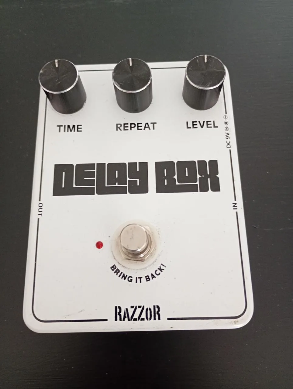Rozprodej věcí z pedalboardu (delay, zdroj...