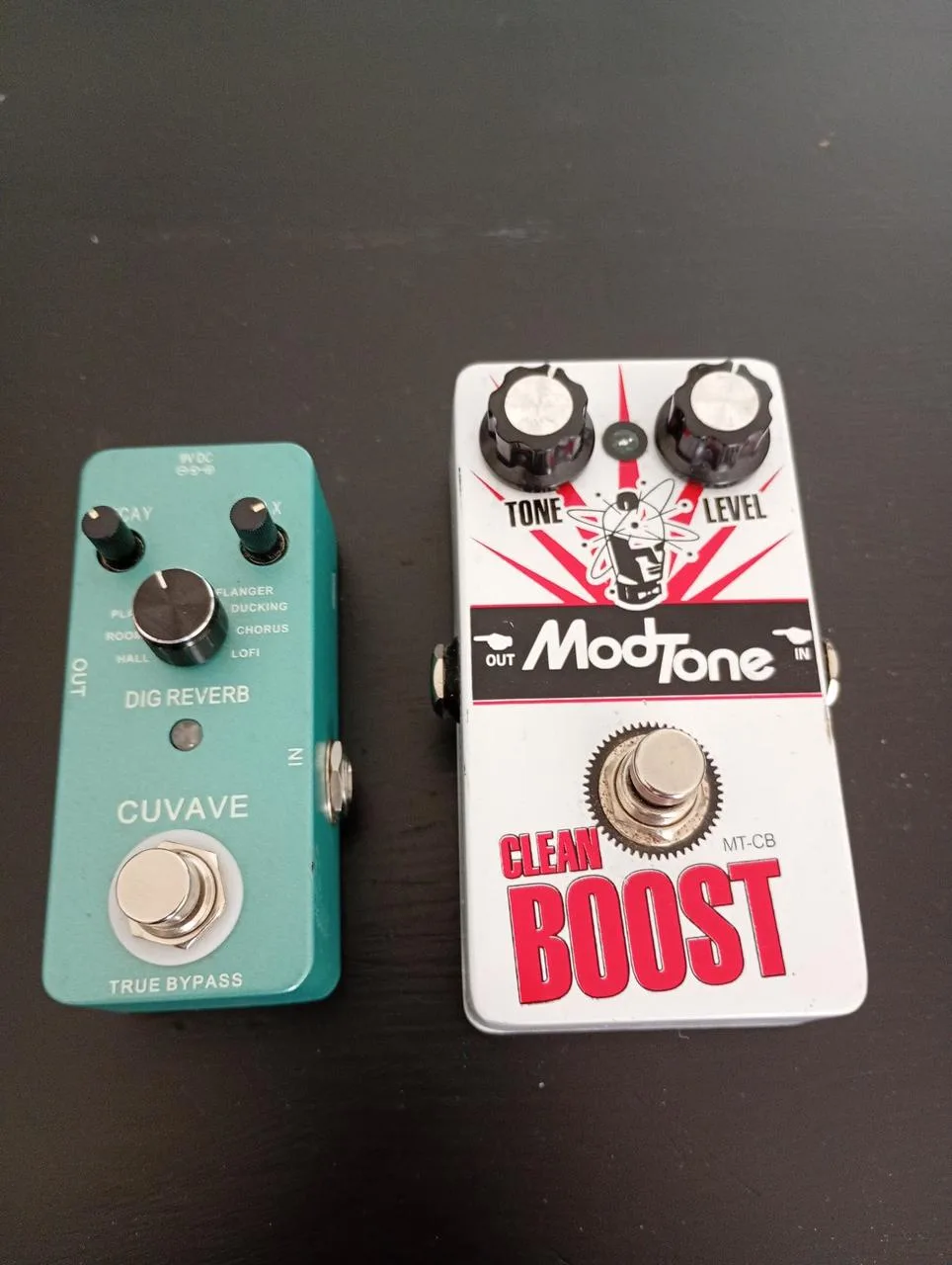 Rozprodej věcí z pedalboardu (delay, zdroj...