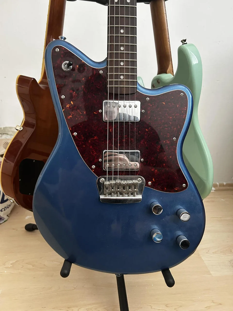 Squier Toronado Lake Placid Blue