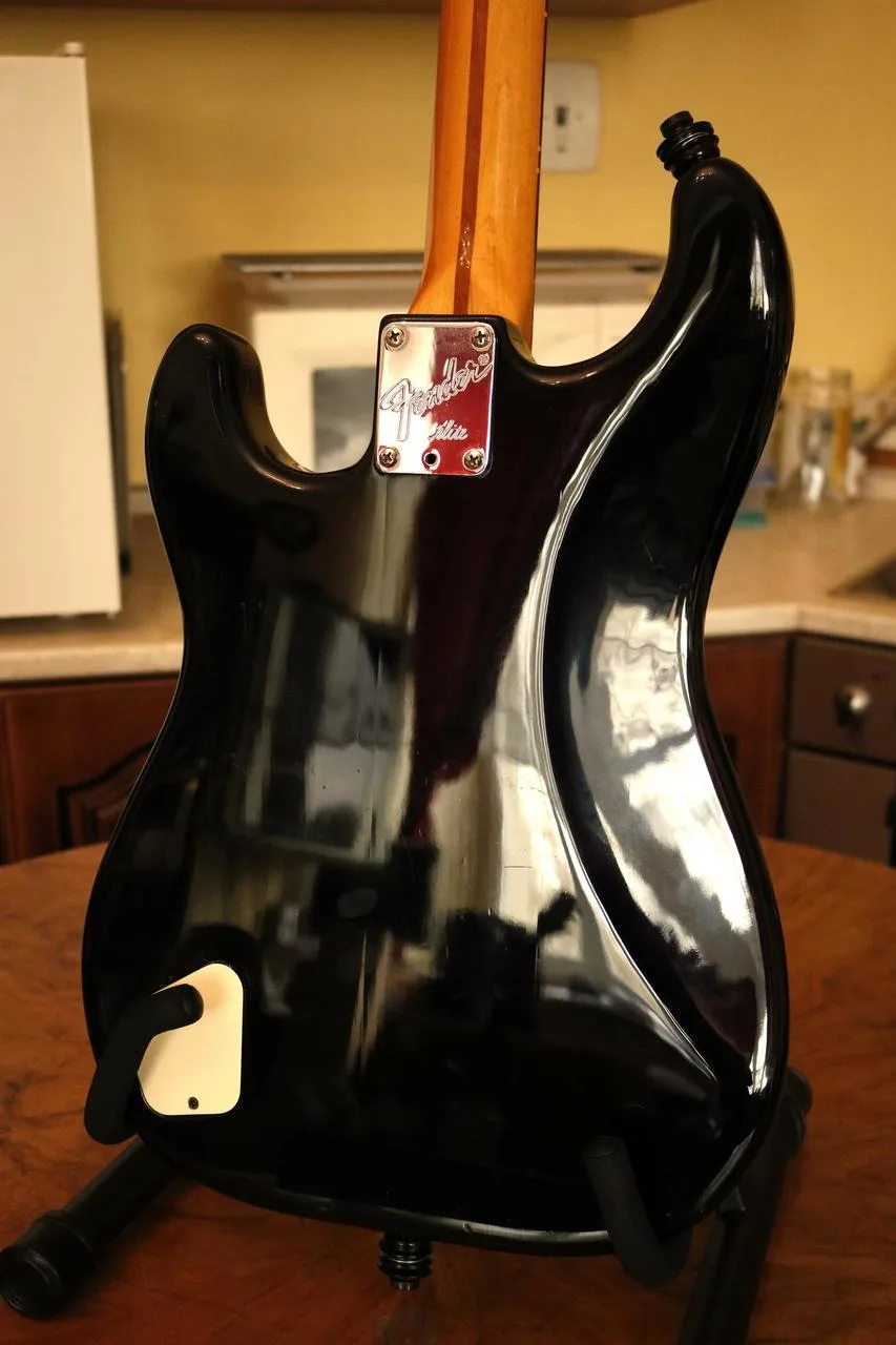 Prodávám kytaru Fender Stratocaster