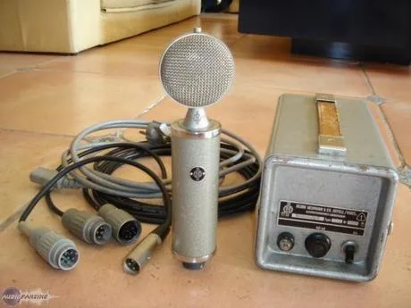 Koupím staré mikrofony Neumann, AKG, RCA a jiné