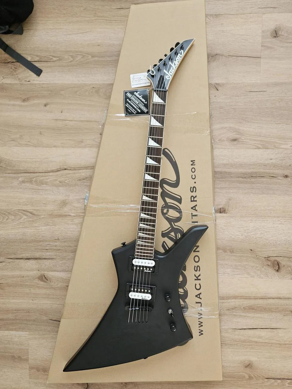Jackson JS32T Kelly Satin Black Elektrická kytara