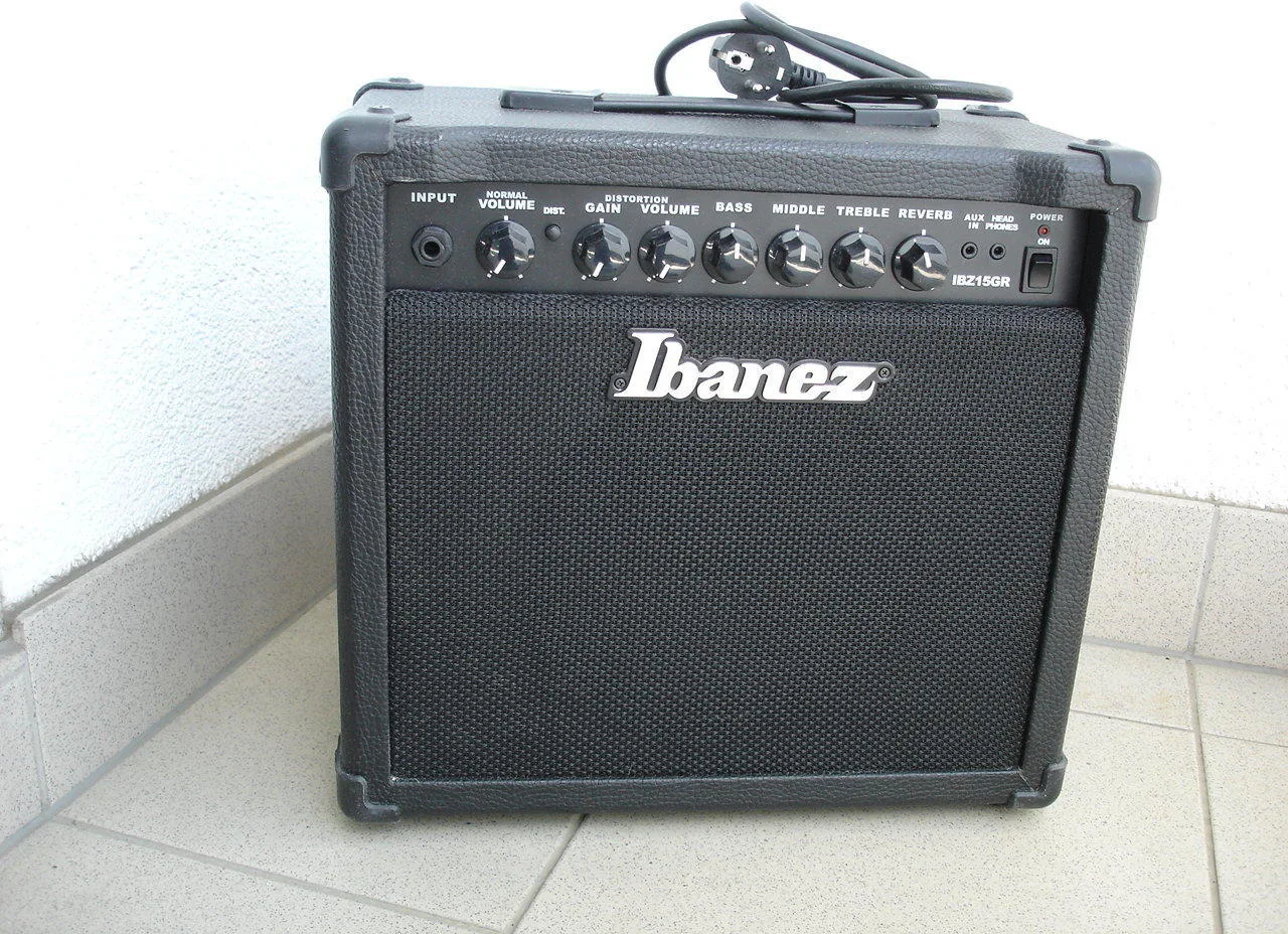 kytarové kombo Ibanez 15W