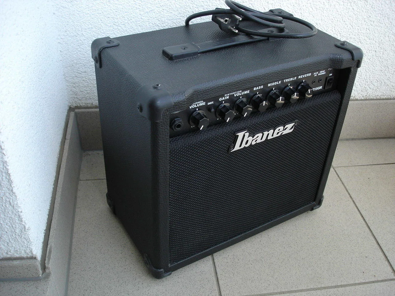 kytarové kombo Ibanez 15W