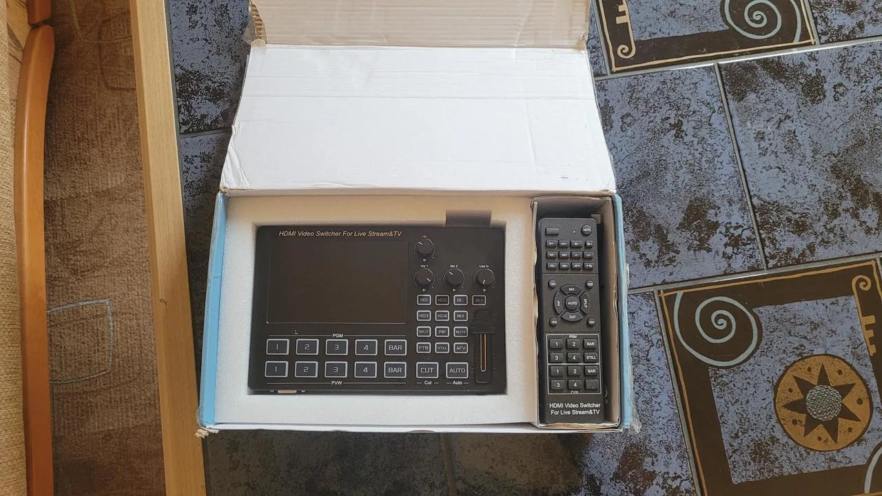 Prodám FULL HD video mixer s 5" LCD IPS displejem-SLEVA