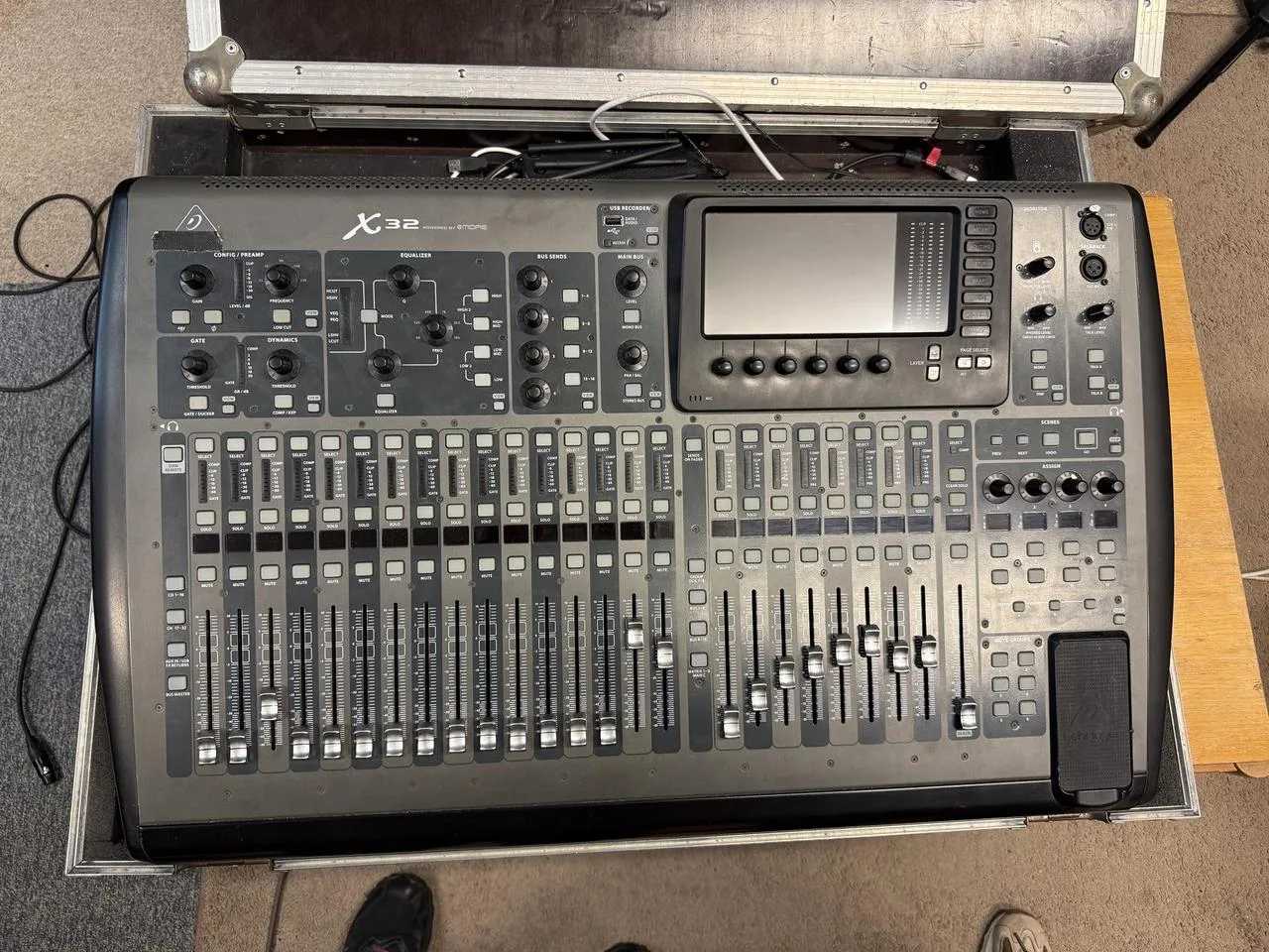 X32 + X-Live karta + case // Prodej spěchá