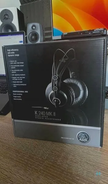 AKG K-240 MKII