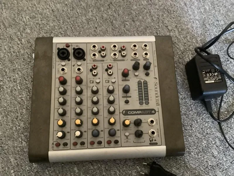 Soundcraft Compact 4 – Soundcraft Compact 4