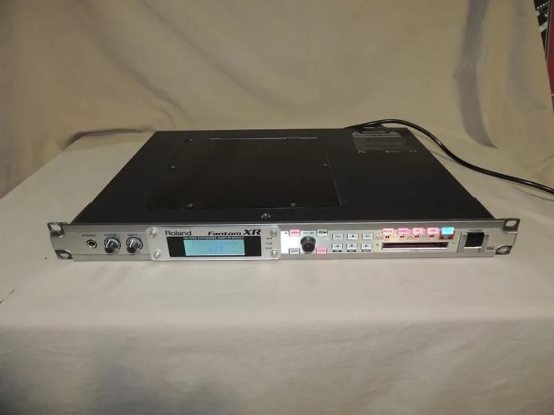 Roland Fantom XR s nefunkčním displejem