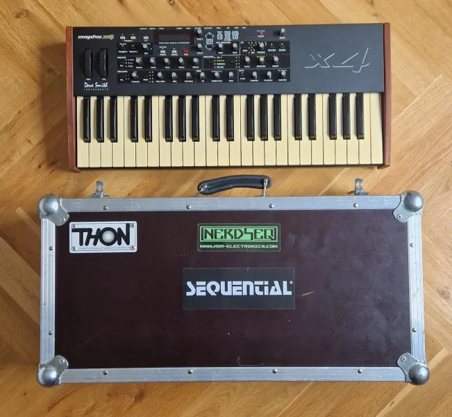 DSI Mopho x4 (+ roadcase)