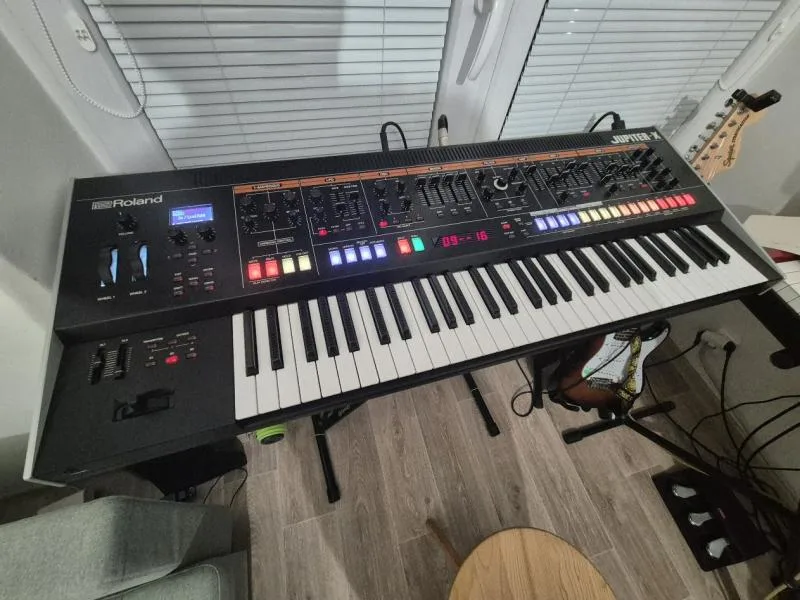 Roland Jupiter X - (Jupiter-8, Juno-106, SH-101, JD800, ...)