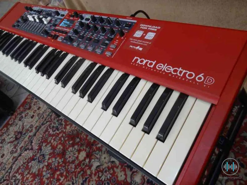 Nord Electro 6D 61 – ako nový, s originálnym puzdrom.