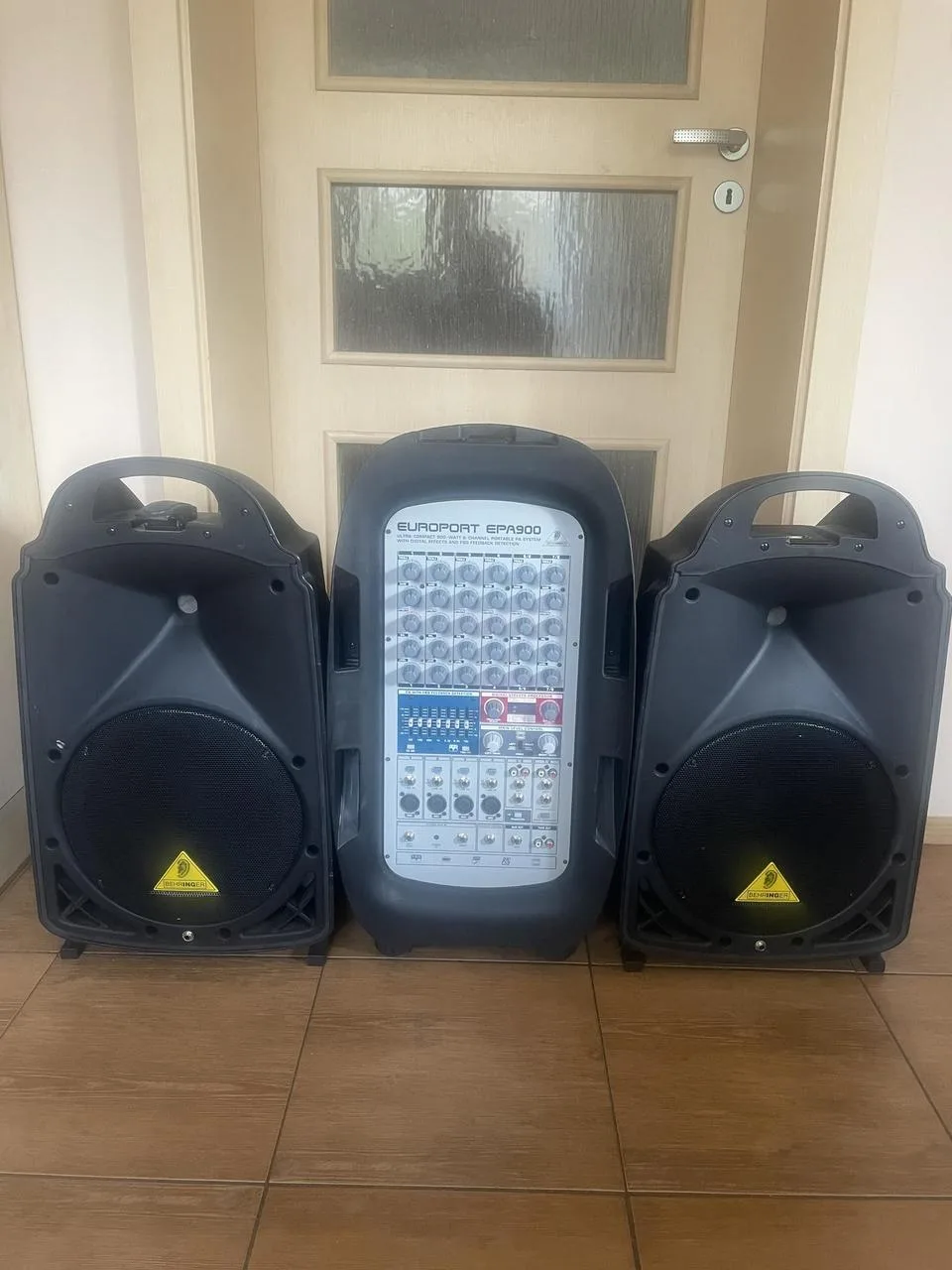Behringer EPA900