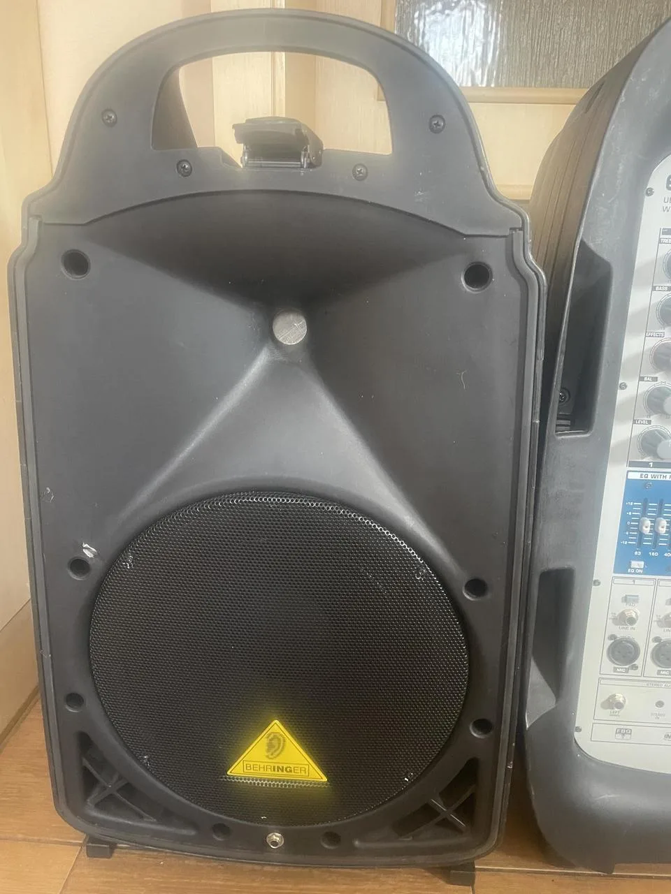 Behringer EPA900