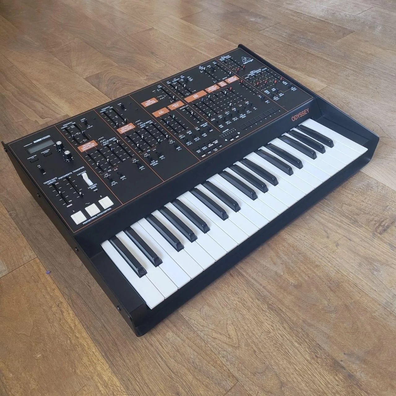 Behringer Odyssey (Praha 5) | 7500 Kč