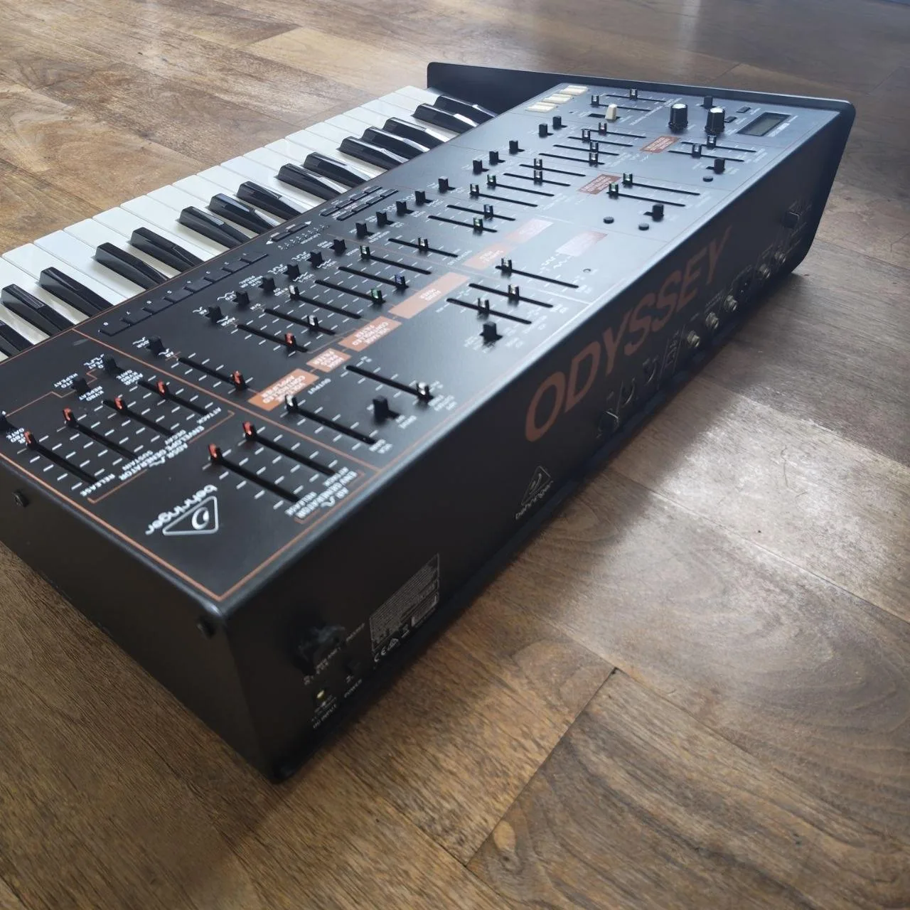 Behringer Odyssey (Praha 5) | 7500 Kč