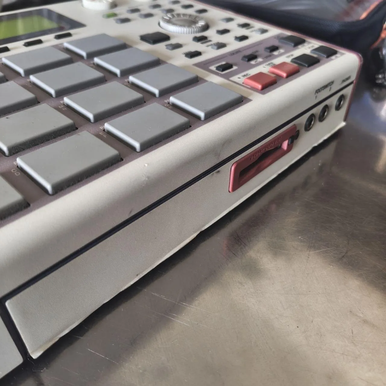 Akai MPC 1000 (JJOS2, 40GB HDD, 128MB RAM) - 16000 CZK
