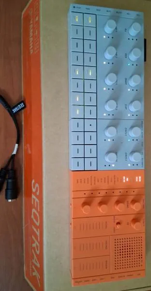 Yamaha Seqtrak-orange-ZAMLUVENO