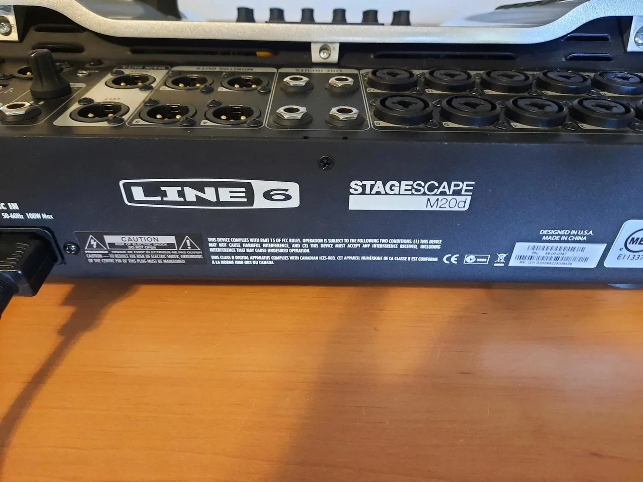 Line6 StageScape M20d Digitální mixpult